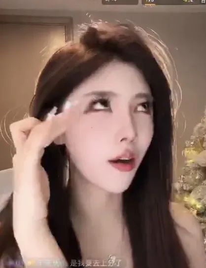 开保时捷的不配约我，只有开劳斯莱斯的才有资格！大哥约女主播出去玩，惨遭女主播白眼！网友：低情商！