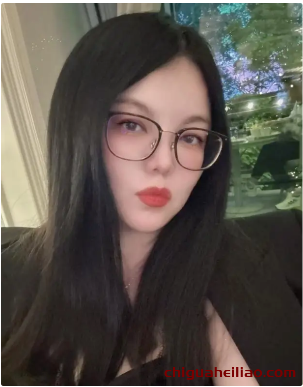 李湘近照惊艳,48岁如28岁般青春