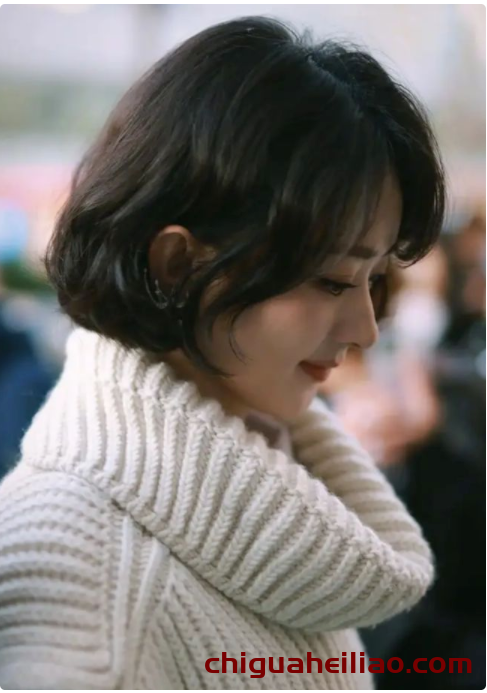 赵丽颖时尚蜕变:短发造型惊艳,减龄时尚